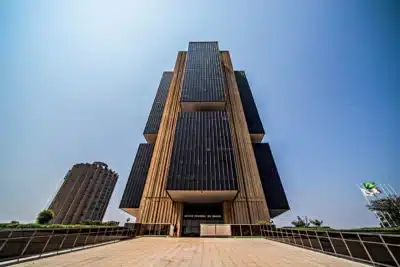 Inflação sobe e dólar cai: o que os analistas preveem para 2026 e além?