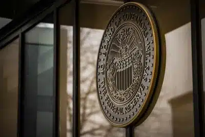 Federal Reserve: Juros e Inflação sob tensão após debate acalorado em março