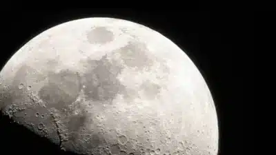 Artemis 2: Astronautas alcançam lado oculto da Lua e quebram recorde histórico!