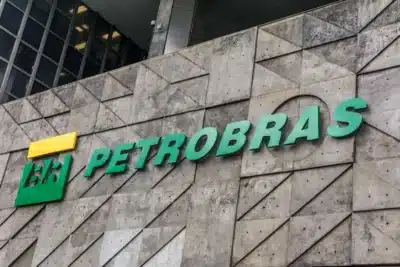 Petrobras e o petróleo: o que a queda de preços significa para a estatal?