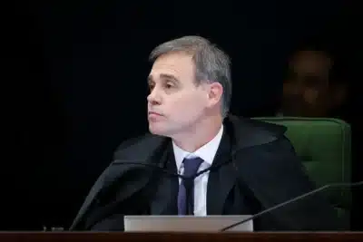 André Mendonça relata ação de Bolsonaro contra André Janones no STF: o que se sabe?