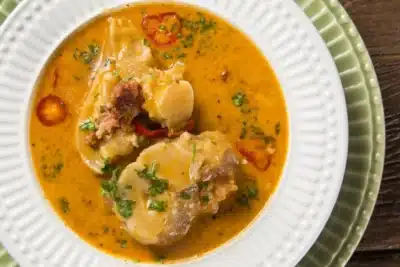 Segredos do Caldo de Mocotó: Como essa receita brasileira nutre e aquece a alma?