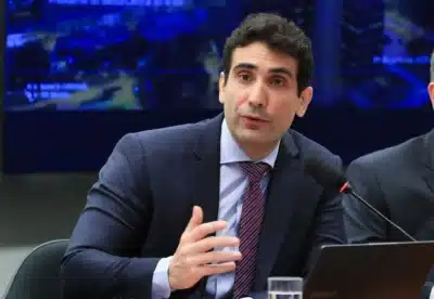 Gabriel Galípolo alerta: cautela na política monetária diante de grandes incertezas?