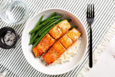 Almoços proteicos e leves: 5 receitas para manter energia o dia todo!