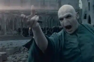 Ralph Fiennes fala sobre Voldemort e o futuro de “Harry Potter” na HBO!