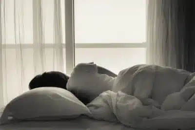 Sono é vital, mas 83&percnt; têm dificuldade: descubra o segredo do ruído branco!