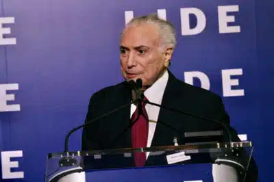 Michel Temer elogia economia e cobra mais recursos para autonomia municipal em evento chave