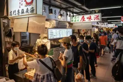 Serviços chineses impulsionam PIB em 2025: o que muda para 2026?