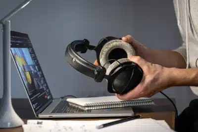 IA e música: Estudo alerta sobre prejuízo bilionário no mercado fonográfico!